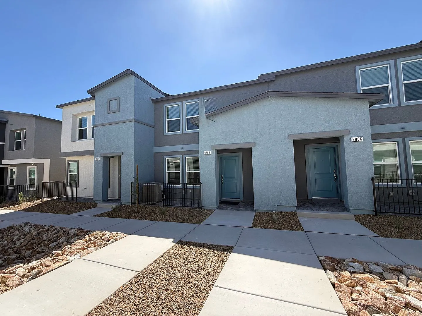 Modern Southwest Las Vegas Townhome Near Mountain's Edge! — Photo 2