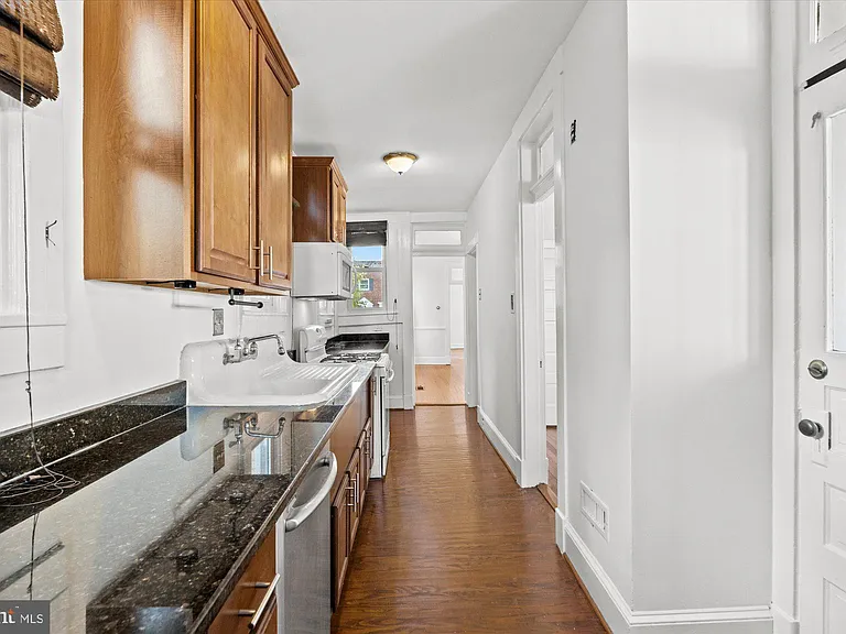 629 N Columbus St — Photo 10