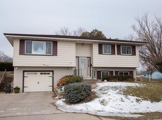 870 Berkley Pl, Dubuque, IA 52001