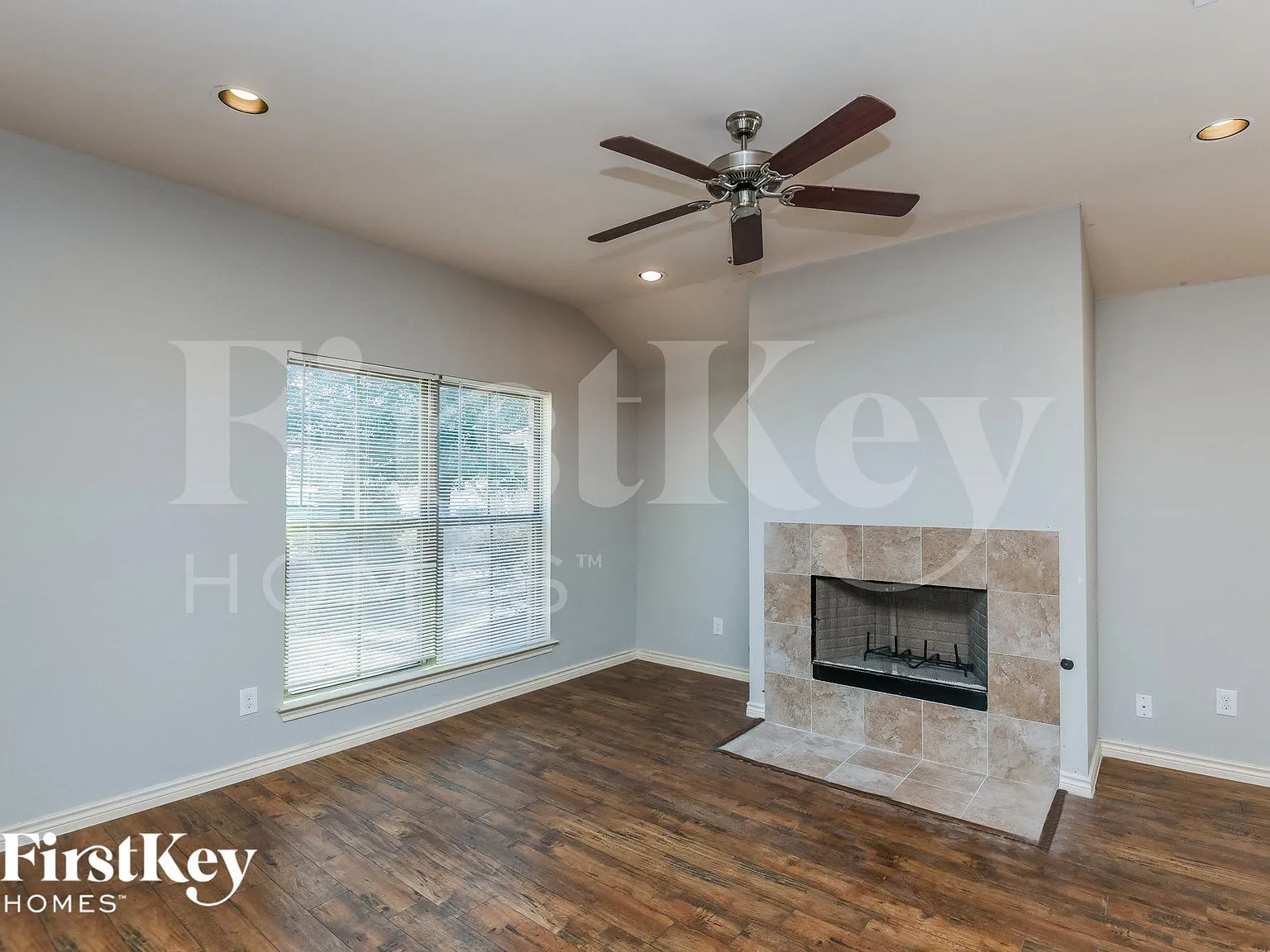 4 bed, 2.0 bath, 1889 sqft, $2,315 — Photo 3