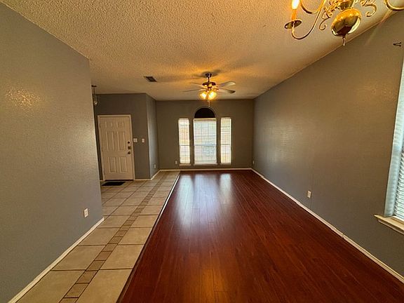 3rd image of 7456 Blackthorn Dr