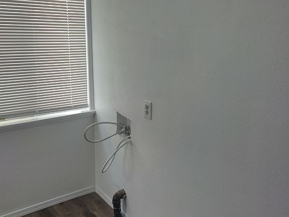 5th image of 118 N Inglewood Ave