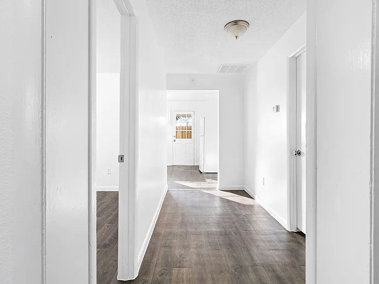 1016 Edith Ave — Photo 8