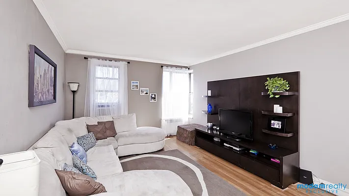Sold by Moda Realty | media 3