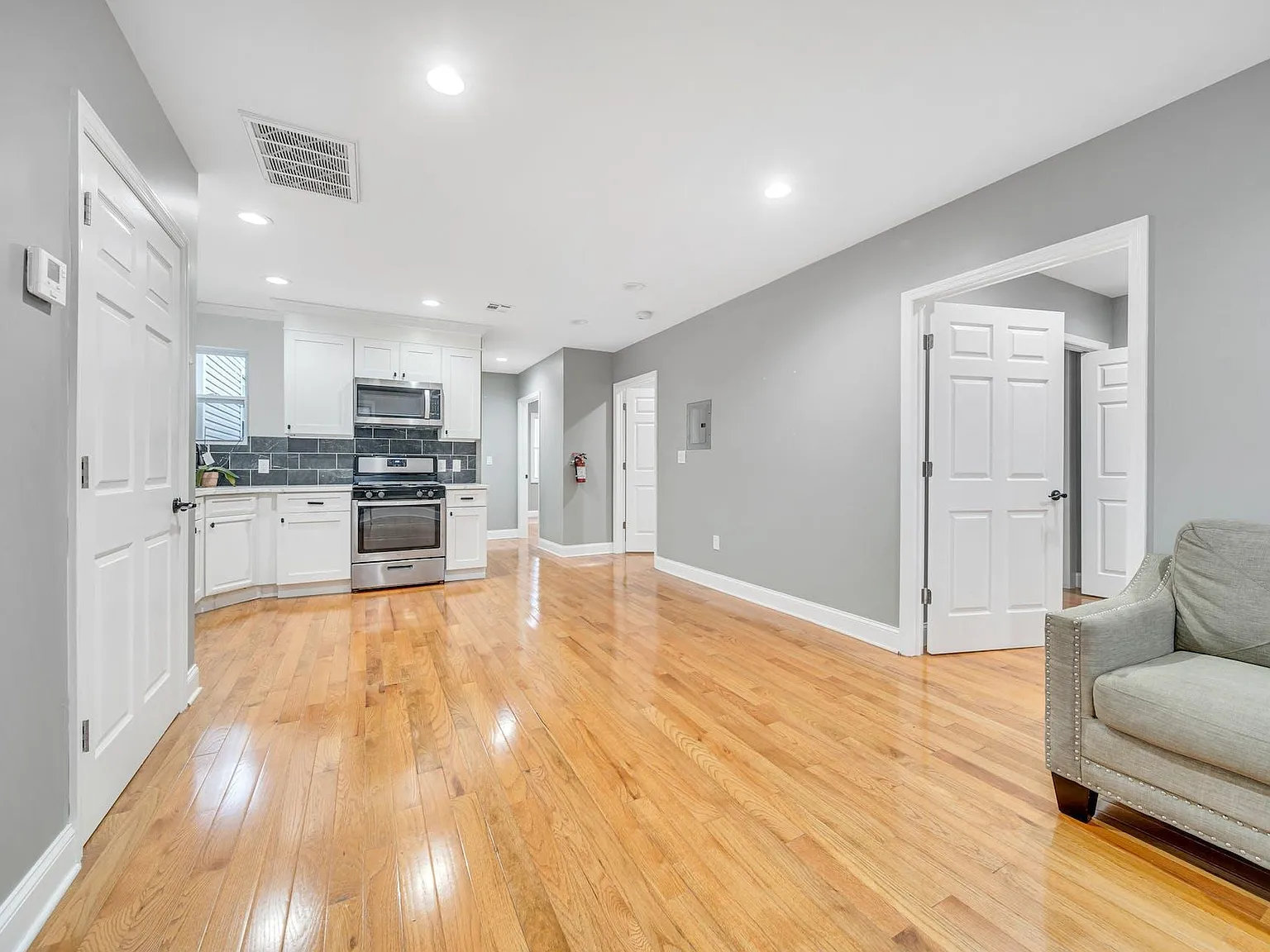 3 bed, $2,200 — Photo 3