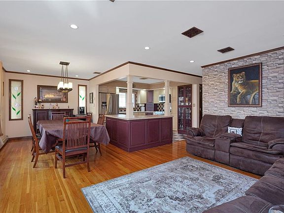 5th image of 254 Sanilac St