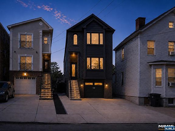 4th image of 313 Warren St