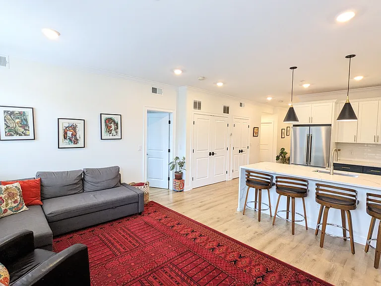 Living Room/Dining Area