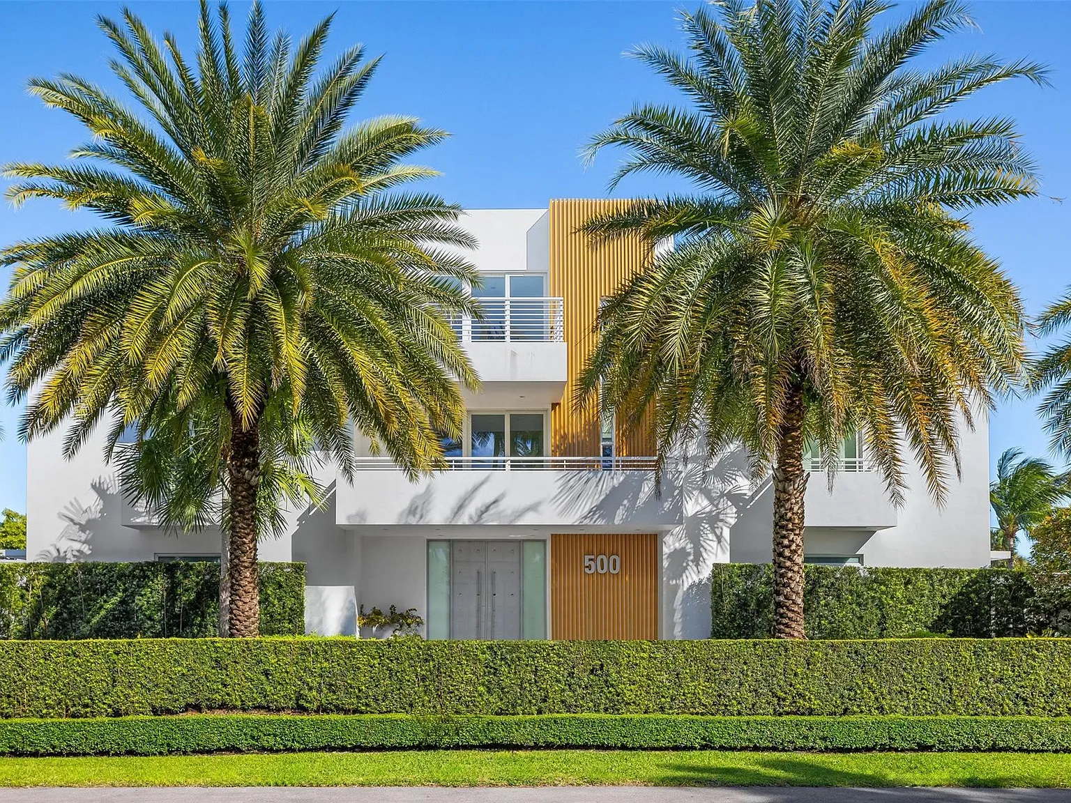 6 bed, 7.5 bath, 7788 sqft, $75,000 — Photo 3