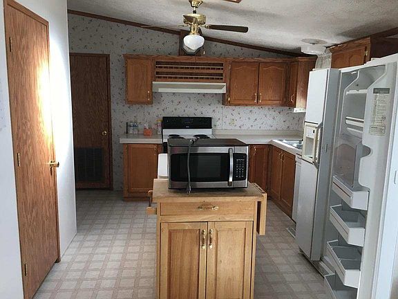 Spacious kitchen