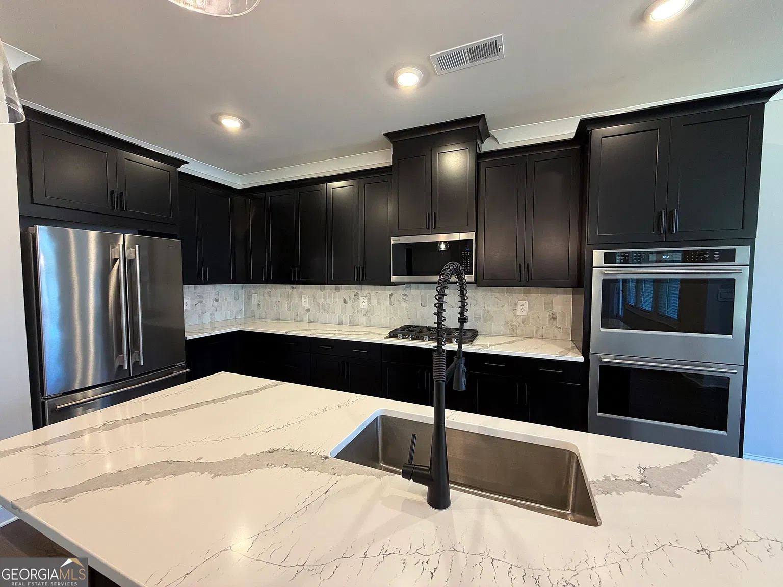 4 bed, 3.5 bath, 3000 sqft, $3,300 — Photo 4