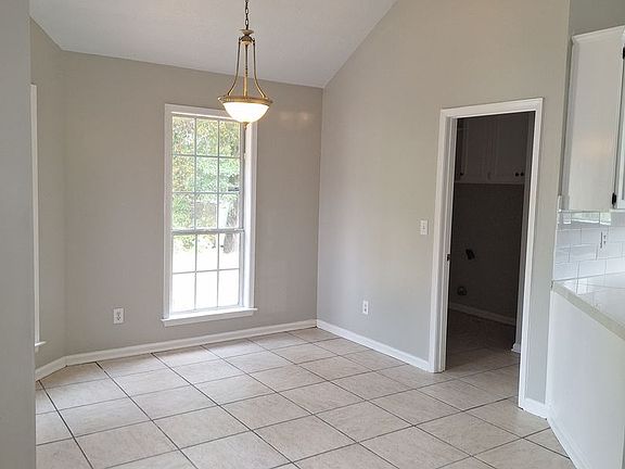 3rd image of 6309 Scenic Dr