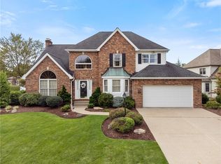 233 Meadowbrook Dr, Cranberry Township, PA 16066