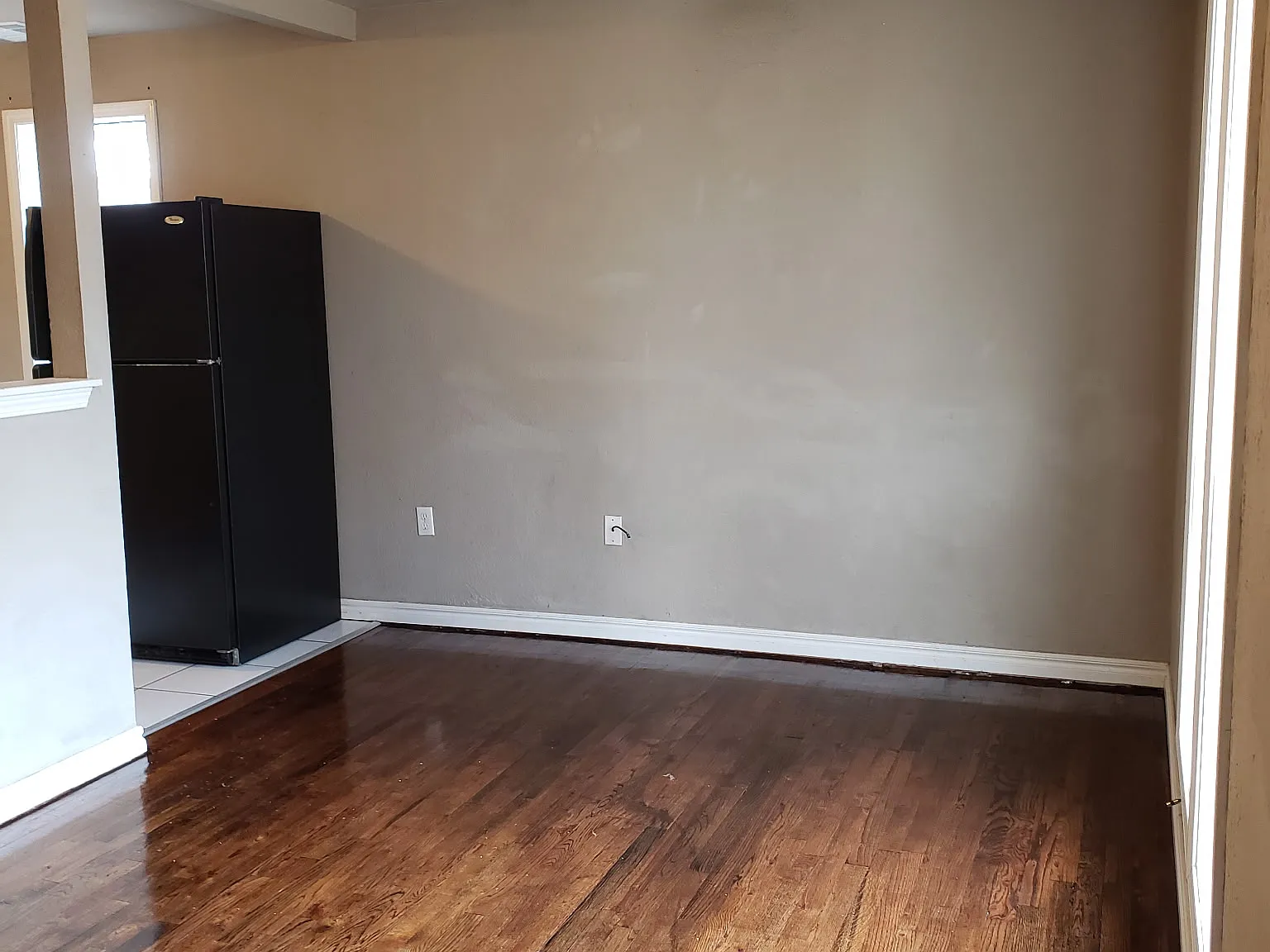 2 bed, 700 sqft, $800 — Photo 2
