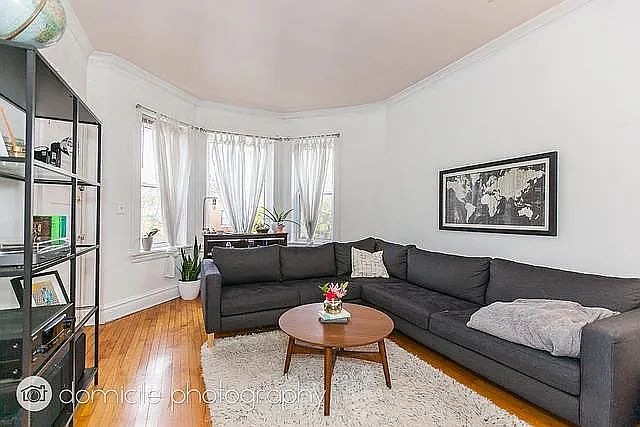 1st image of 2537 W Carmen Ave