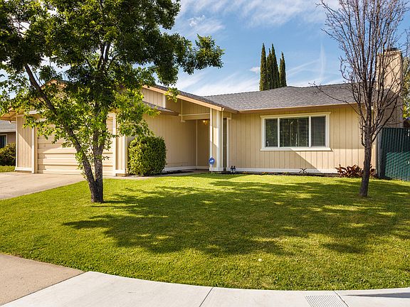 2nd image of 8233 Villa Oak Dr