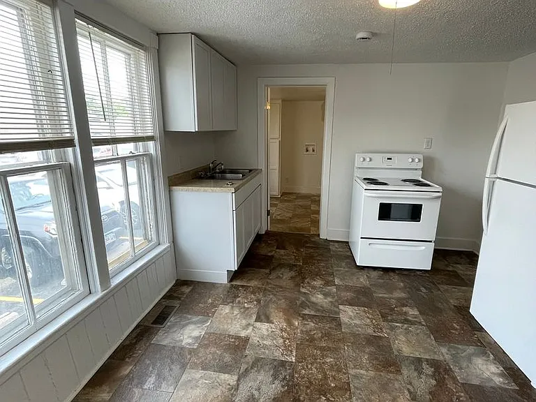 422 Columbus St — Photo 4