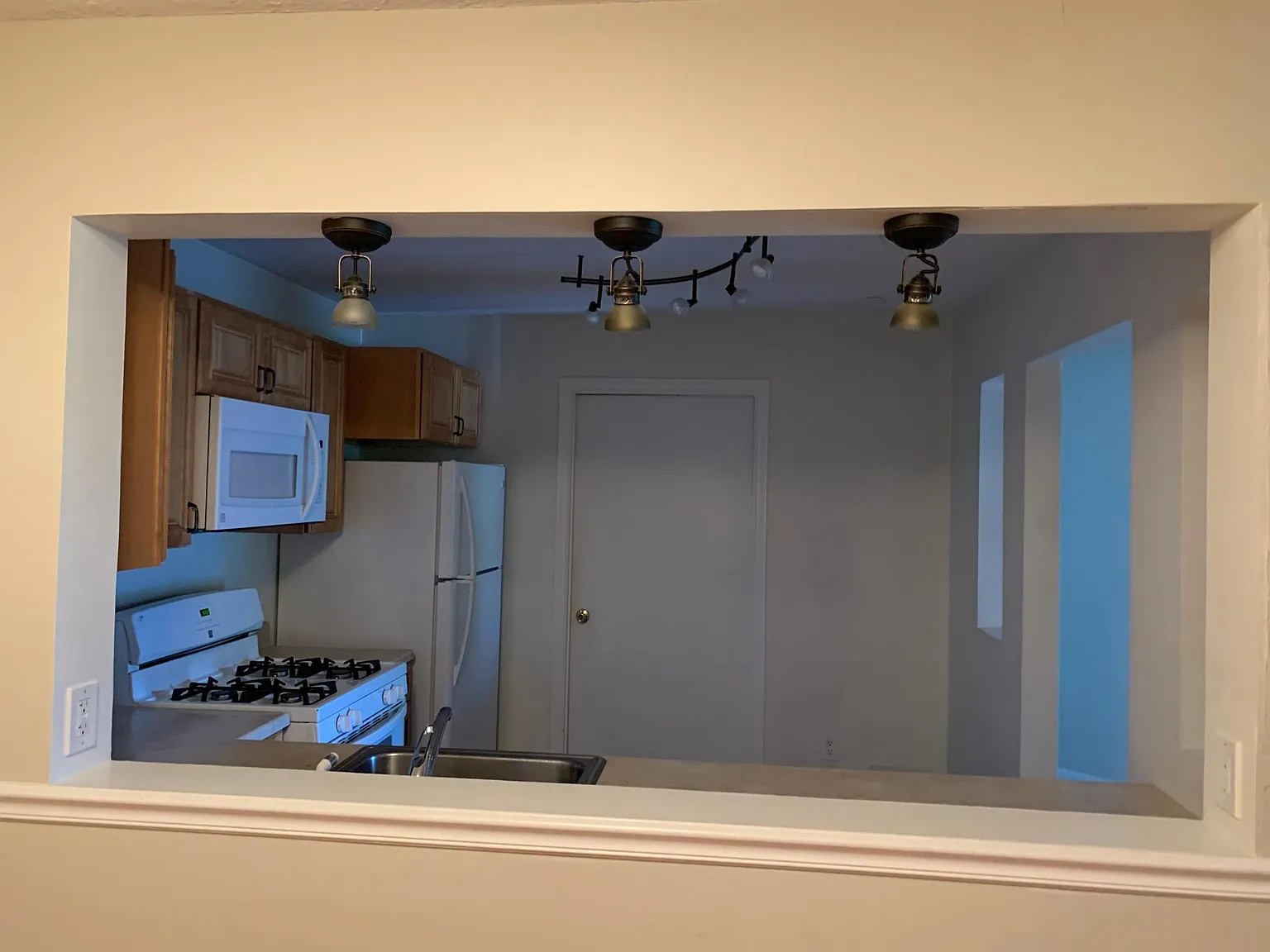 2 bed, 1047 sqft, $2,199 — Photo 4