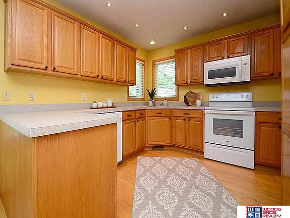 3rd image of 7950 Rose Hill Ct