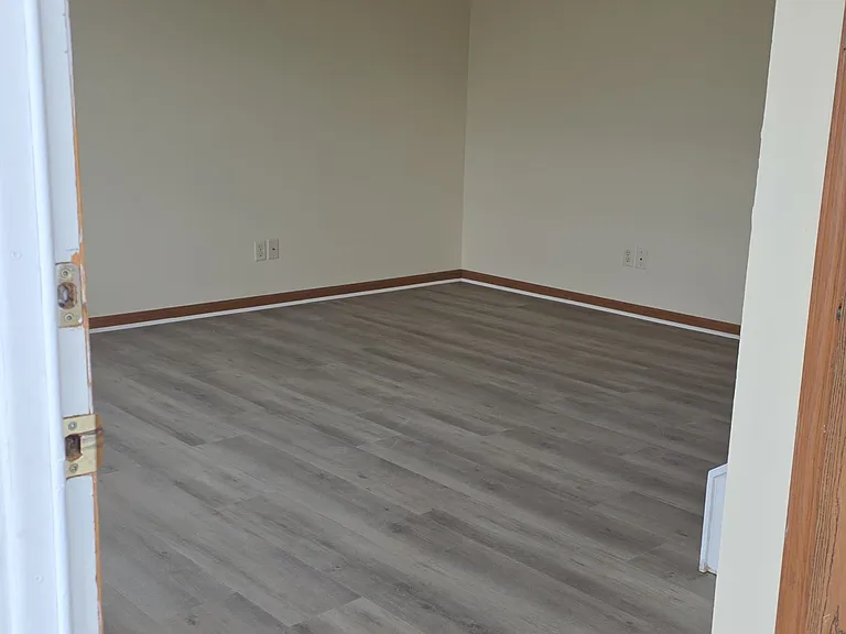 237 Crossing Dr — Photo 2
