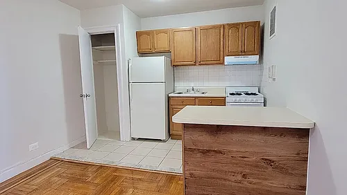 1404 Noble Ave #4K Photo 1