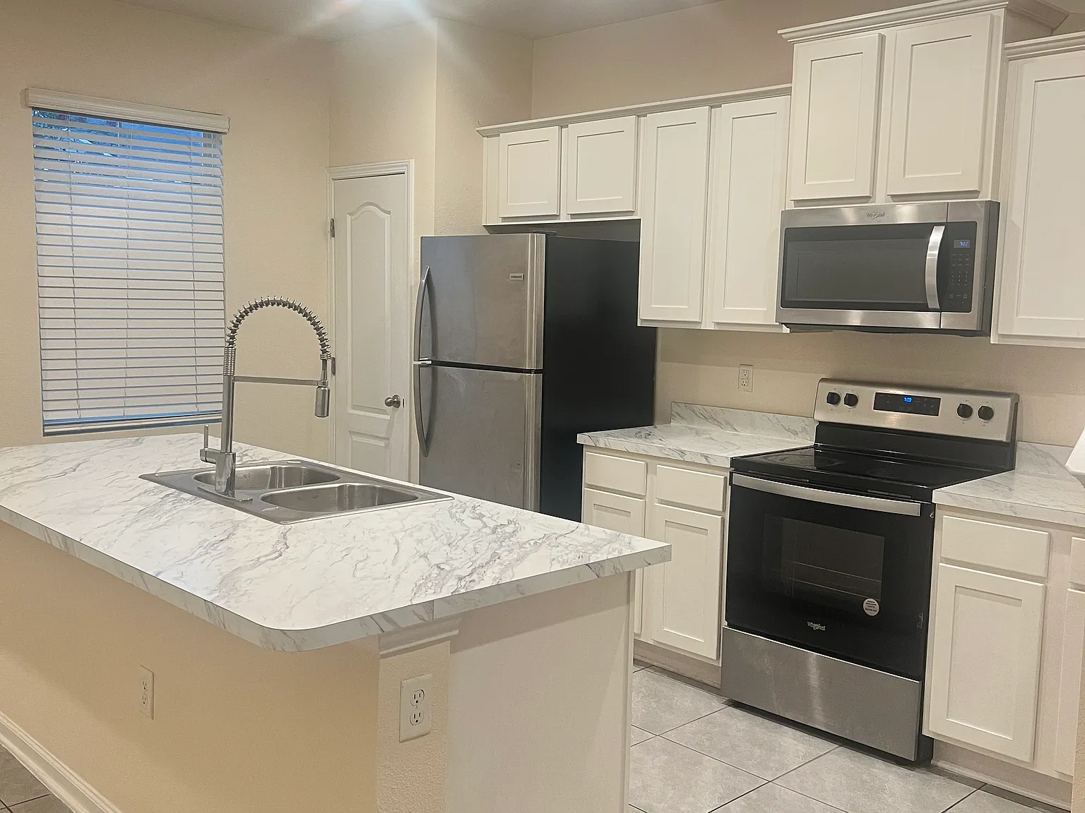 2 bed, 2.5 bath, 1110 sqft, $1,650 — Photo 3