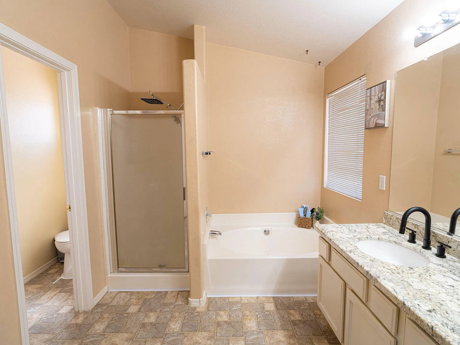4 bed, 4.0 bath, 2827 sqft, $1,321 — Photo 2
