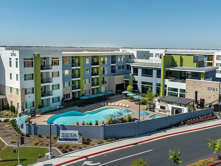 Zeta Luxury Apartments — Photo 28