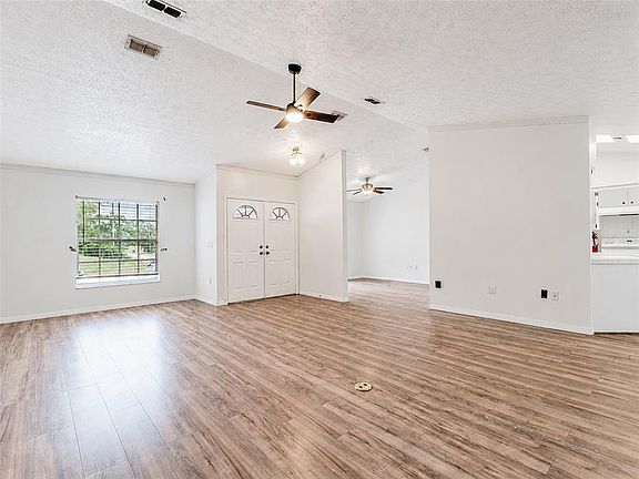 5th image of 265 Clearfield Ave