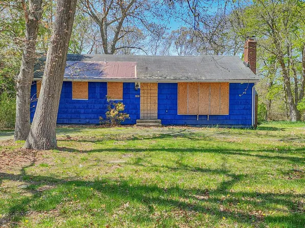 144 Union Ave, East Patchogue, NY 11772