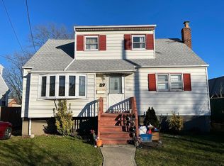 89 Sportsmans Ave, Freeport, NY 11520