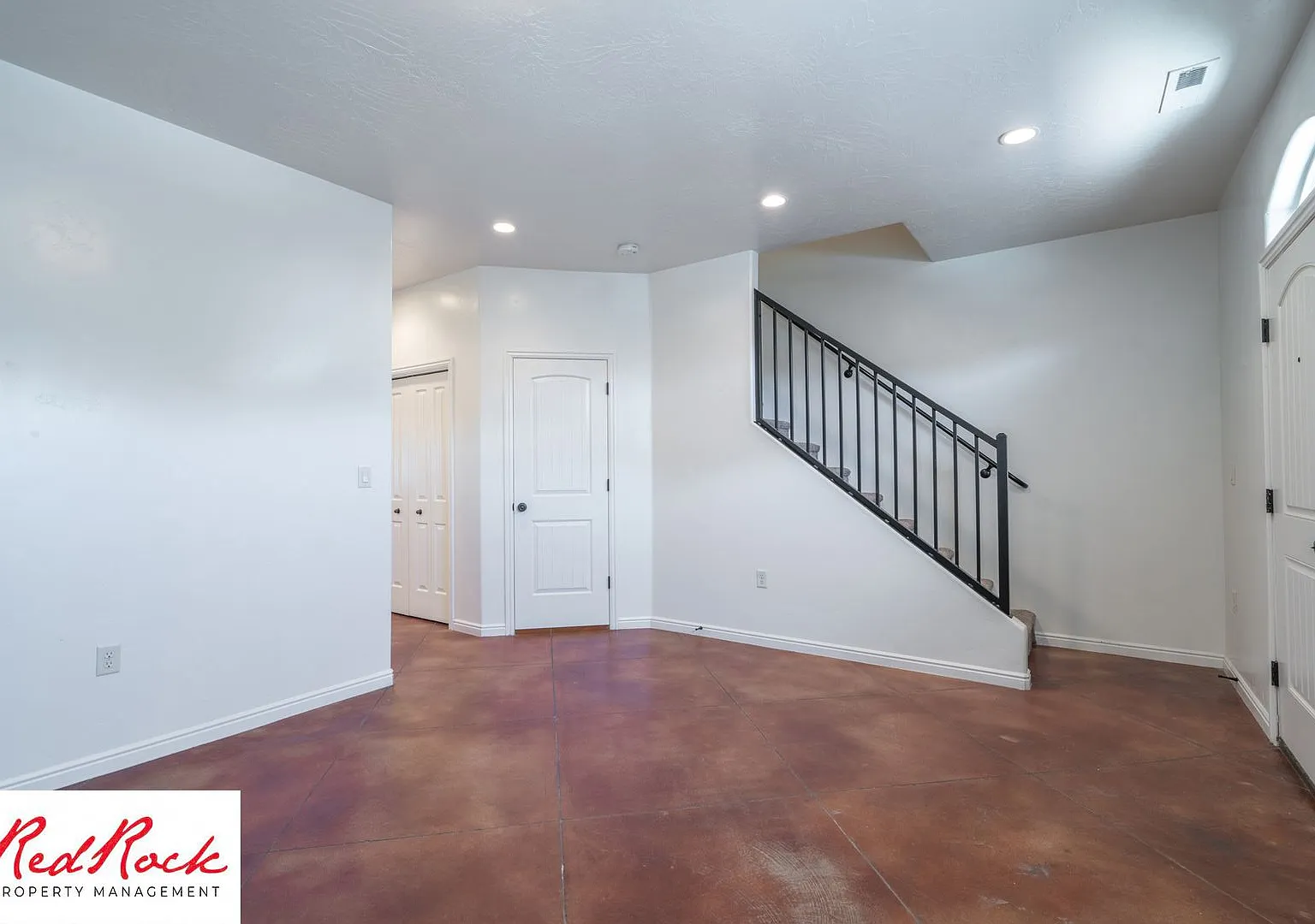 Spacious 3 Bedroom TownhomeDog Friendly! — Photo 4