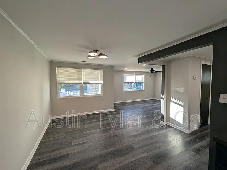 2984B Smith St — Photo 4
