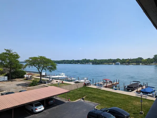 2445 Riverside Dr APT 302, Trenton, MI 48183