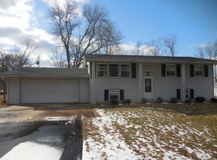 108 Crestview Dr, Hamilton, IL 62341
