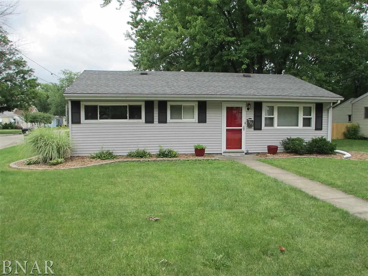 901 Green Ave photo 1