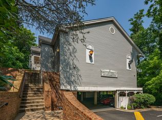 2050 N Calvert St APT 410, Arlington, VA 22201