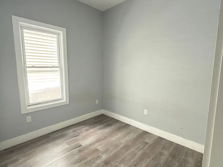468 Ferry St #1 — Photo 4