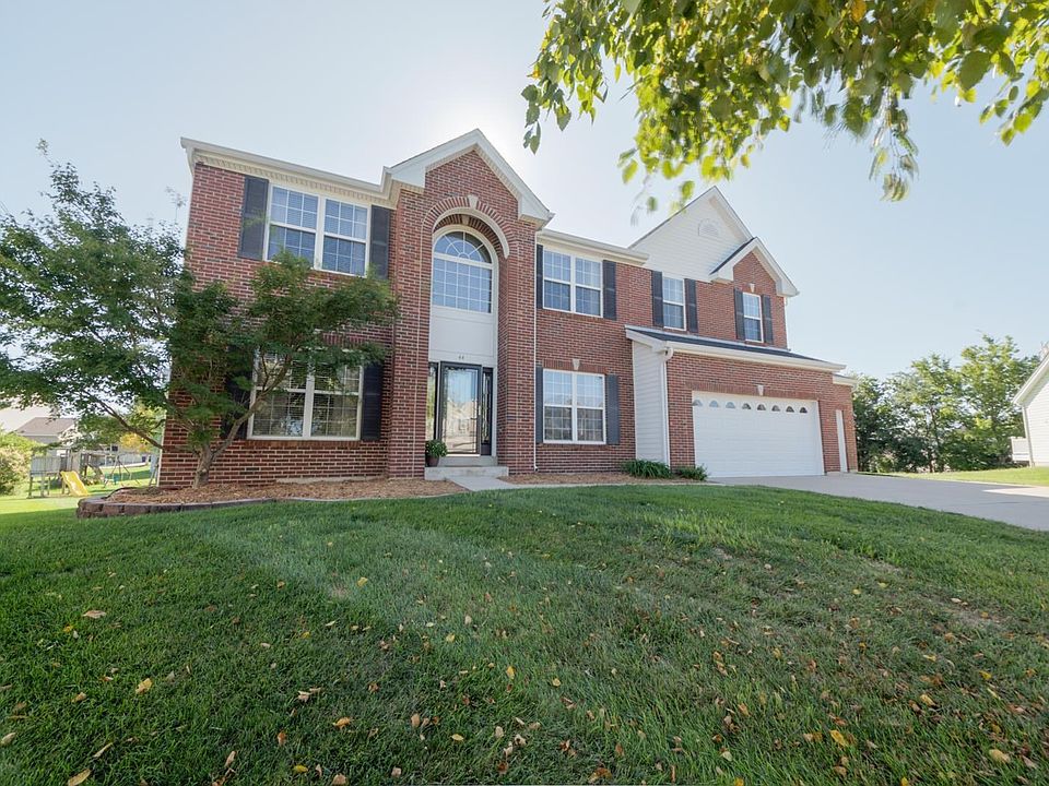 Welcome home to 44 Charterview Ct.!