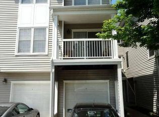 12858 Fair Briar Ln #12858, Fairfax, VA 22033