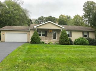 404 Willow Ln, Clarks Summit, PA 18411
