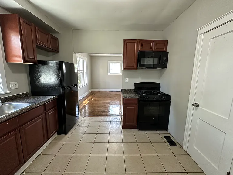 241 Fountain St — Photo 6