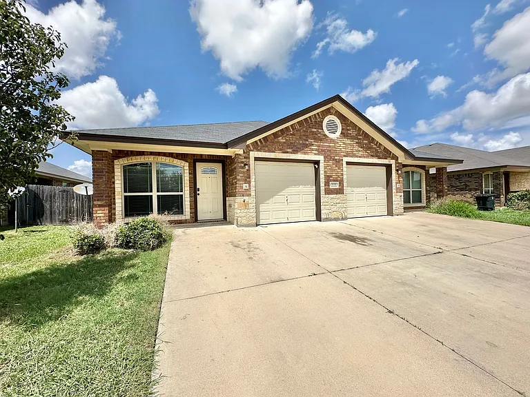302 Sladecek Dr — Photo 1