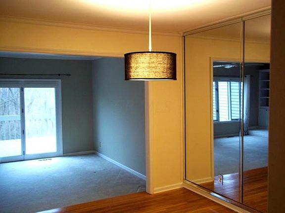 3rd image of 1098 Strathaven Ct E