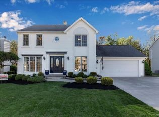 33 Whitestone Ln, Lancaster, NY 14086