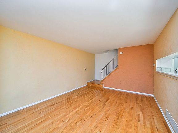 3rd image of 1675 Valley Forge Ct APT C