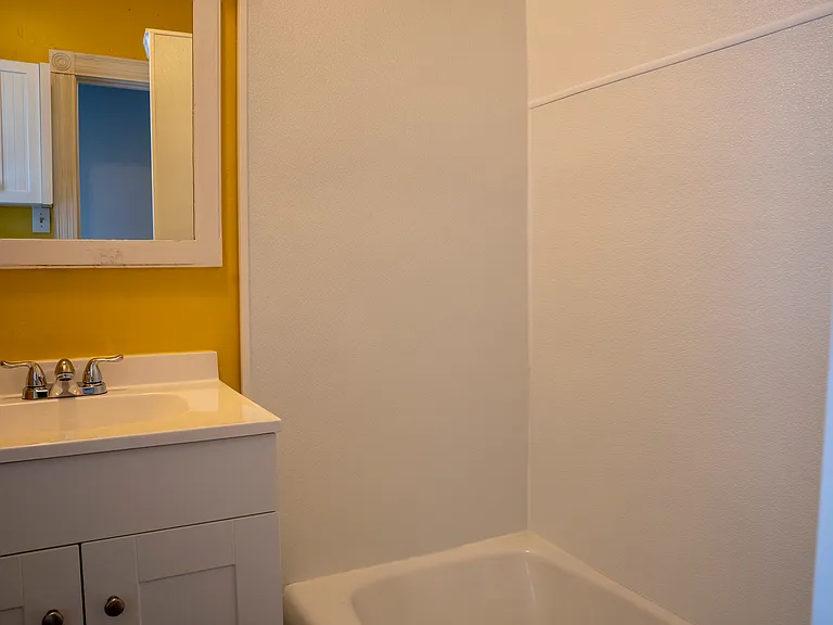 462 N Charlotte St #B — Photo 10
