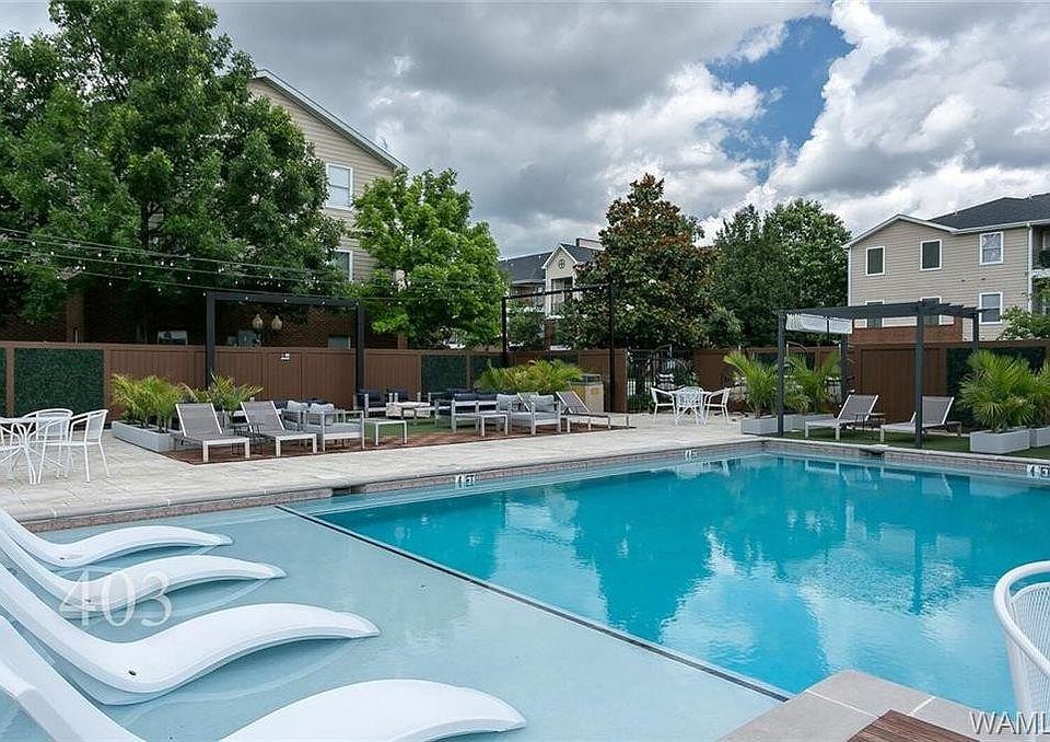 1st image of 120 15th St E APT 321