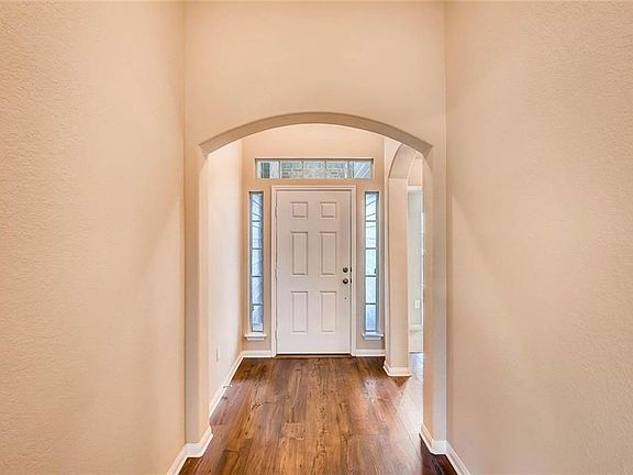 3rd image of 844 Winnsboro Dr