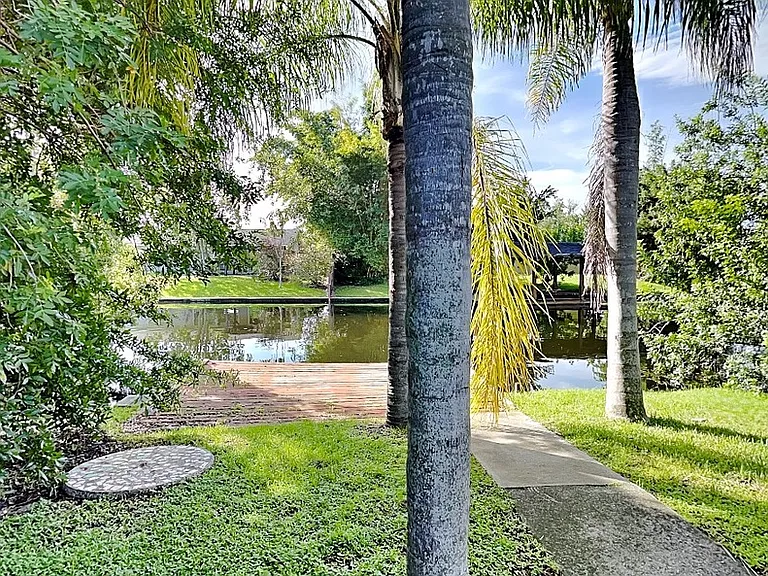2512 Sea Breeze Ct — Photo 33
